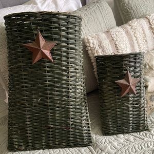 Hanging wall baskets